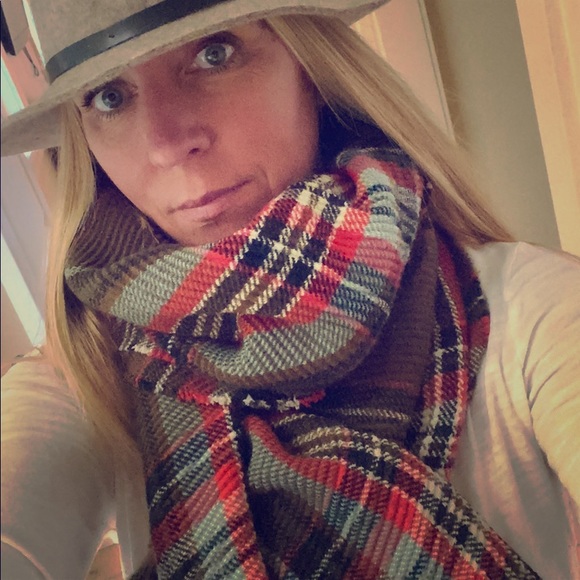 Plaid camp Scarf - Picture 4 of 8